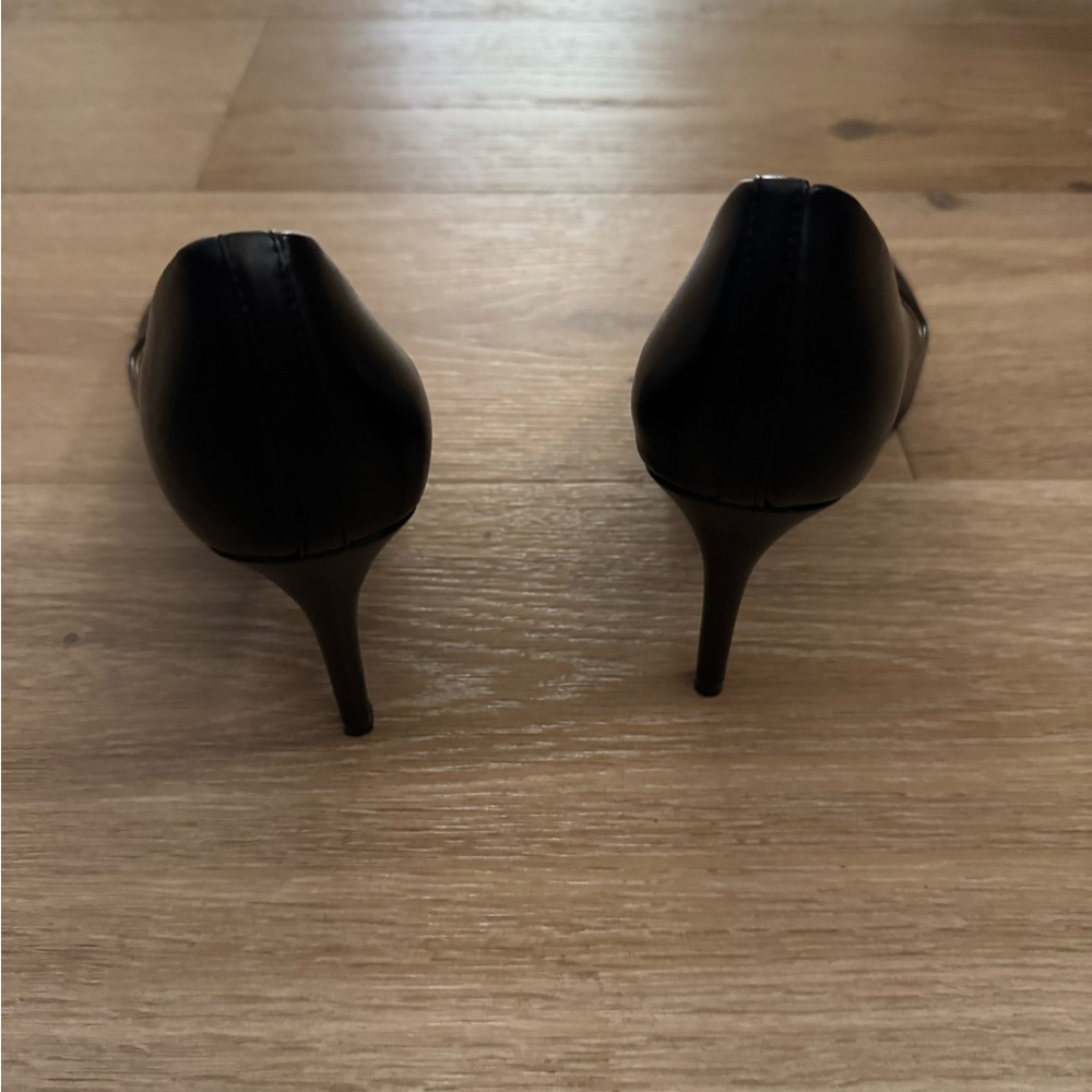 14th & Union Classic Black Heels
